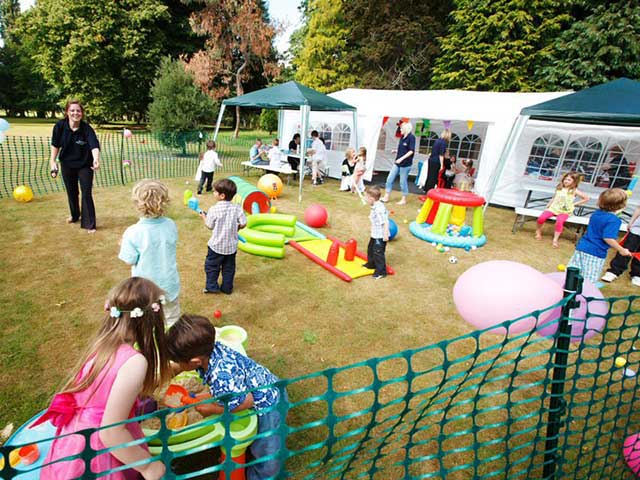 Kinderbetreuung-Hochzeit-Outdoor